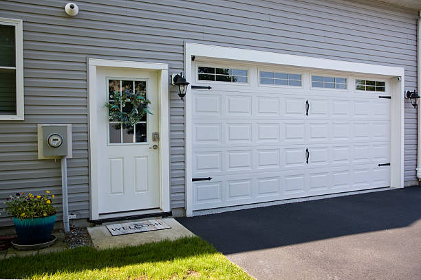 24/7 Emergency Garage Door Panel Replacement experts in Oshkosh, WI